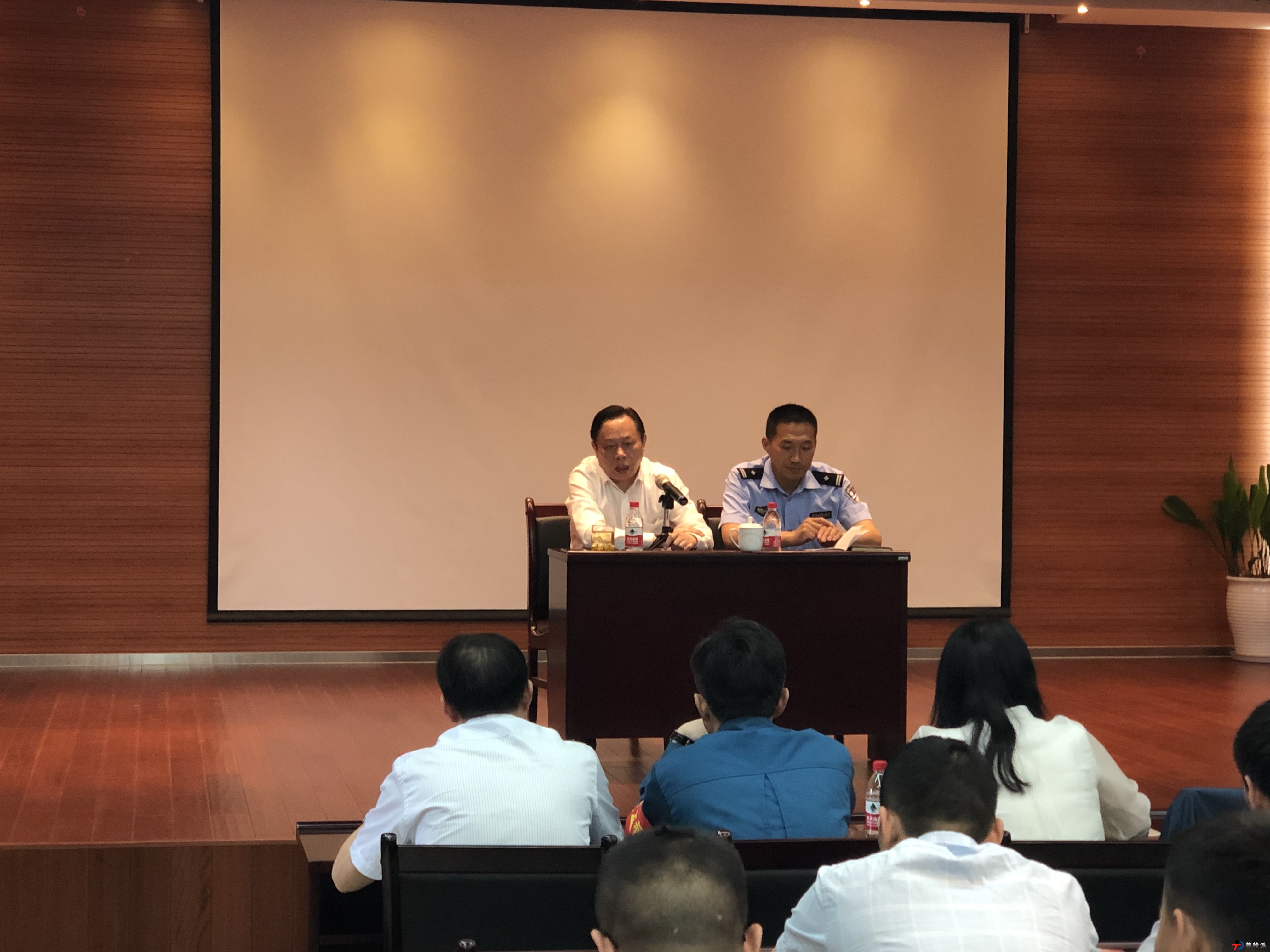 5d1d7a1140642.jpg 5d1d7a1140642.jpg